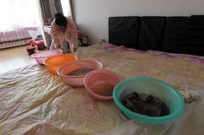 大余楼上漏水，住户失联，小区没物管，业主维权难！律师来支招……